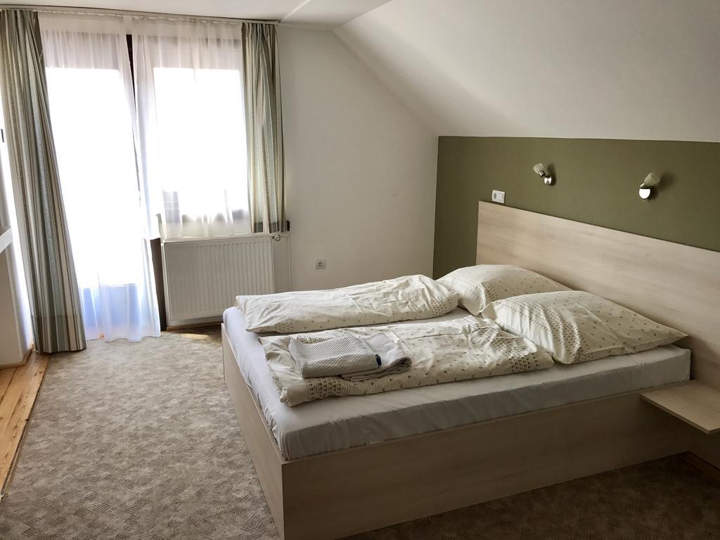 Herold Panzio Dunabogdány Exteriör bild